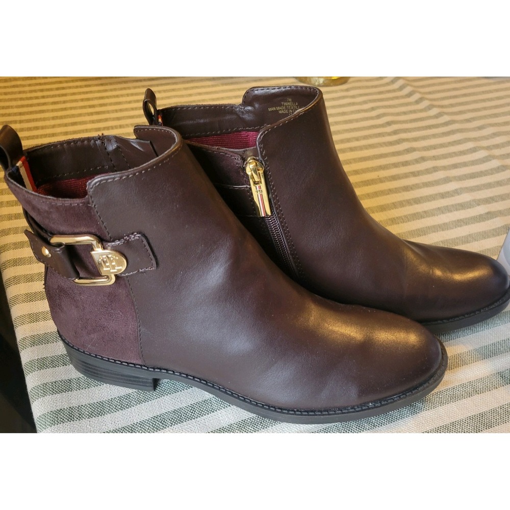 Tommy Hilfiger Women Sz 7 Twinella Black Faux Leather Suede Ankle Boots Side Zip